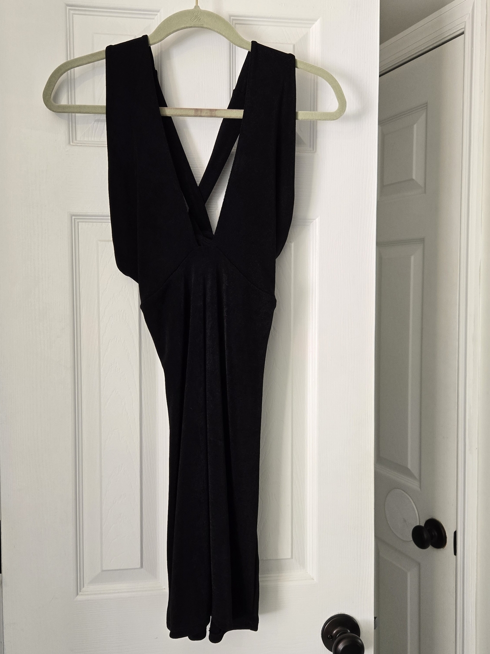 Black V-Back Sleeveless Women’s Dress